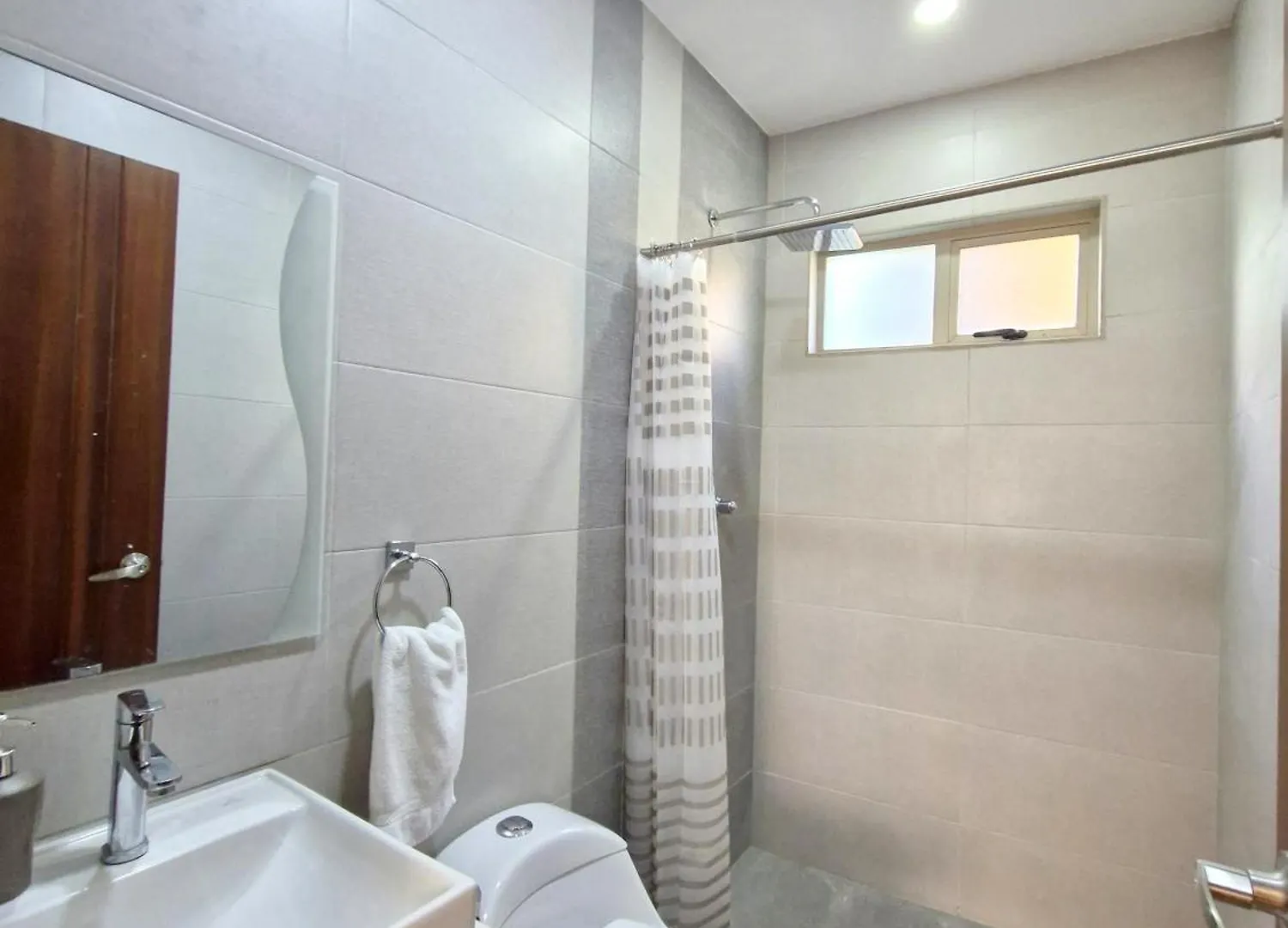 Hermoso Departamento Completo Y Amplio Cuenca Ecuador